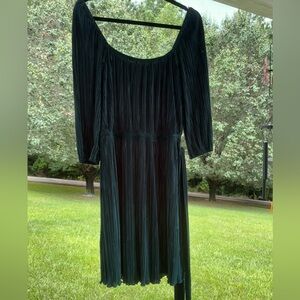 NWOT Nine West Green Long Sleeve Dress